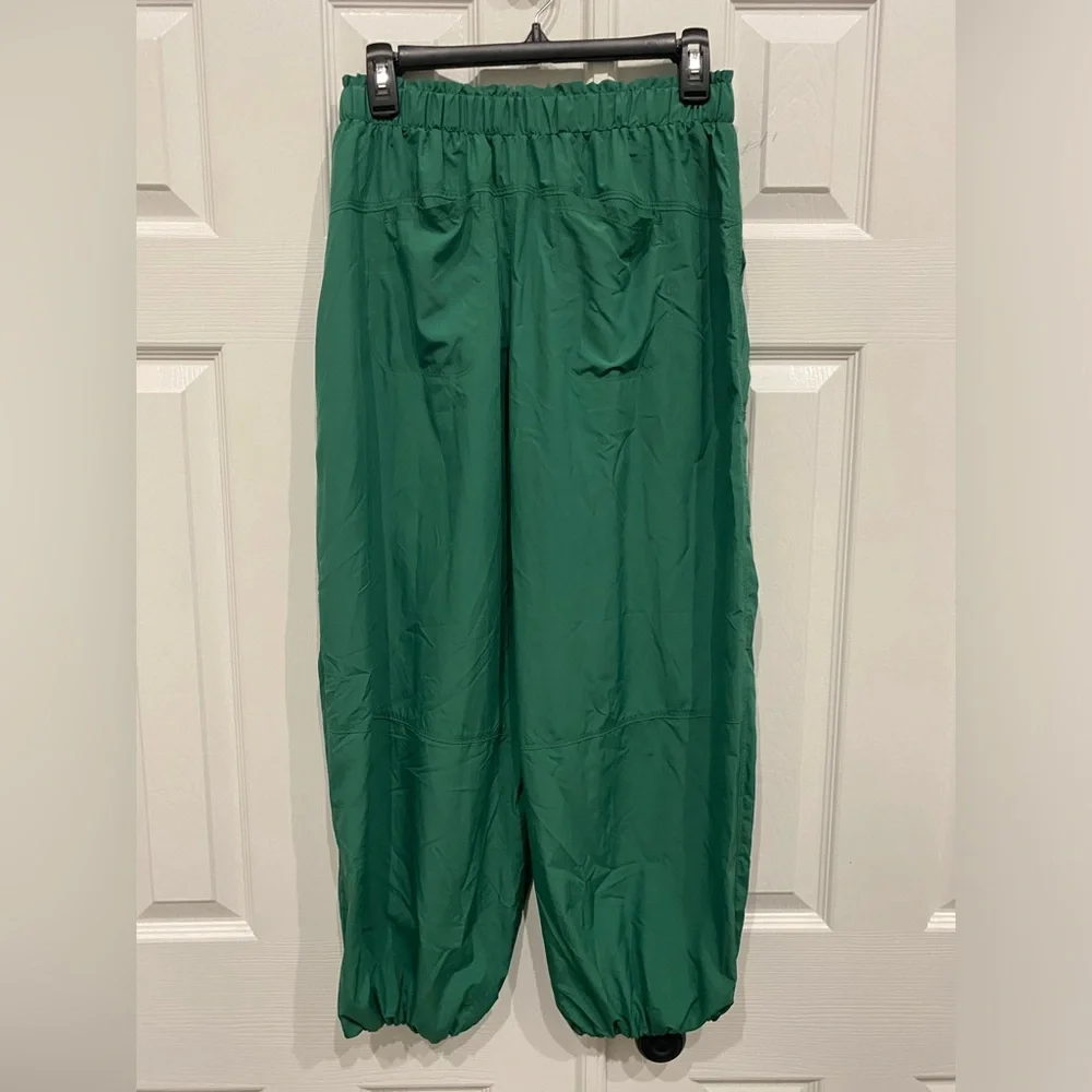 New! FP Movement Down to Earth Relaxed Fit Waterproof Cargo Pants Kelly Green XS - Picture 3 of 7